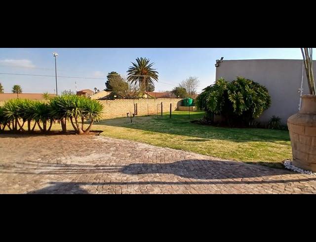 2 BEDROOM PROPERTY TO RENT IN ELOFF